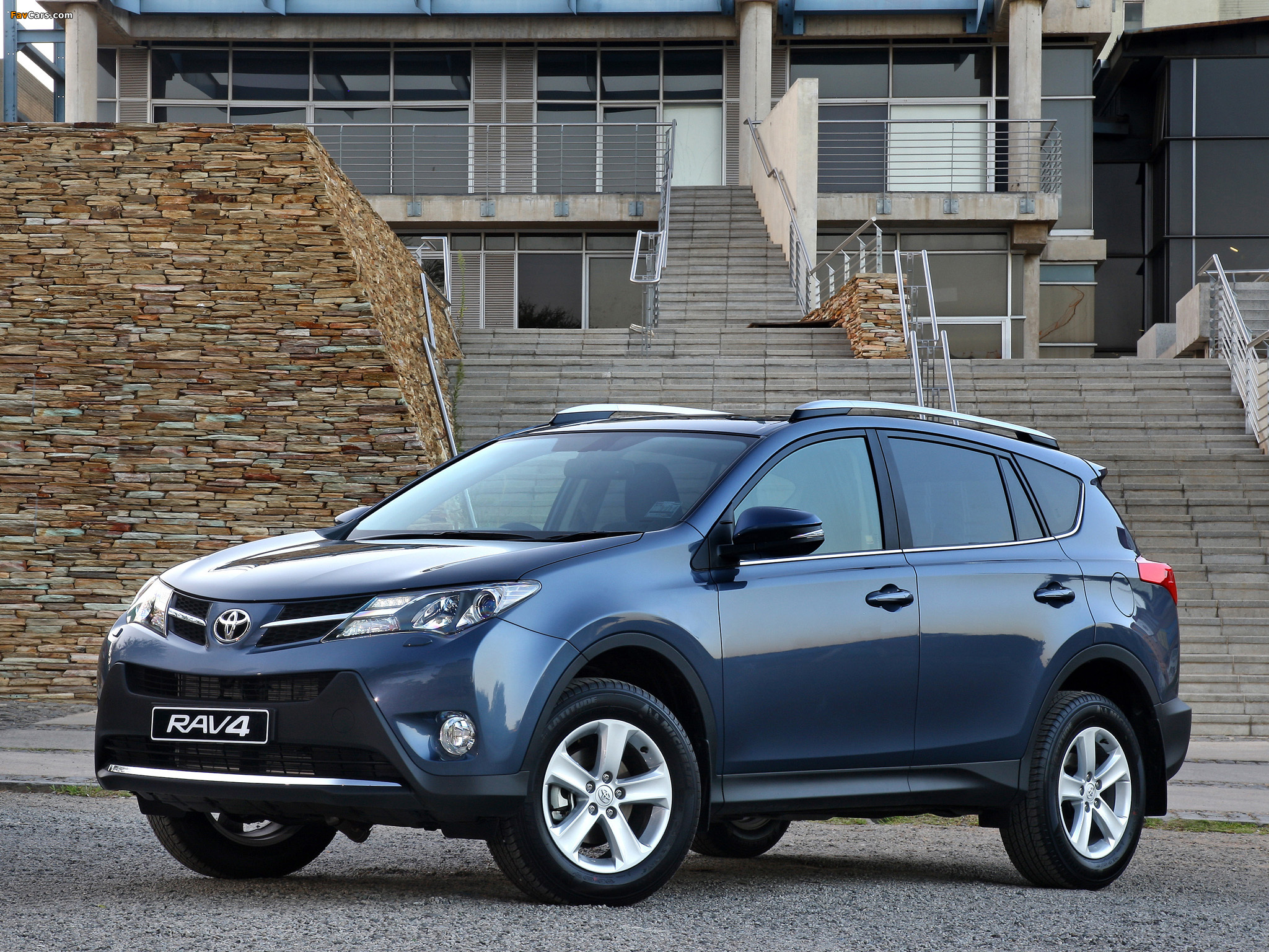 Toyota RAV4 ZA-spec 2013 images (2048 x 1536)