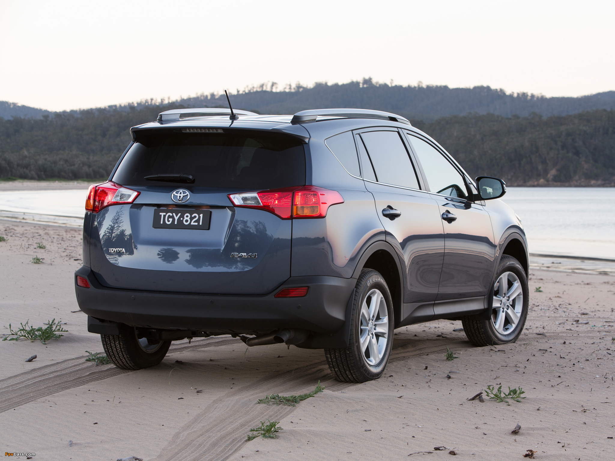 Toyota RAV4 AU-spec 2013 images (2048 x 1536)