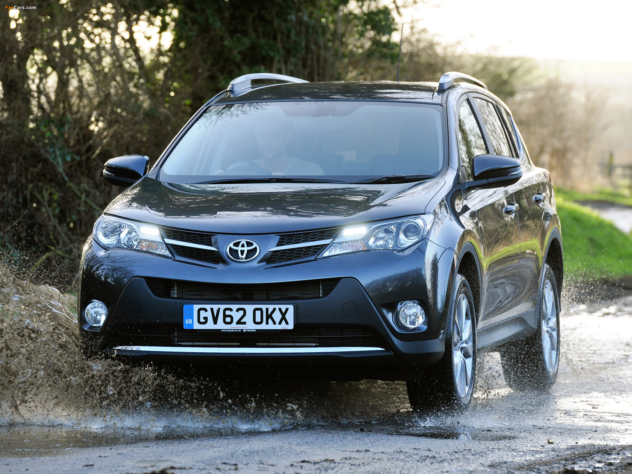 Toyota RAV4 UK-spec 2013 wallpapers (2048 x 1536)