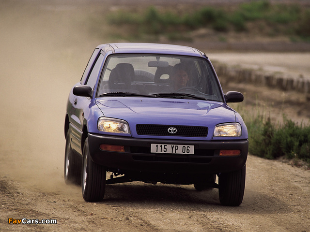 Toyota RAV4 3-door 1994–97 wallpapers (640 x 480)