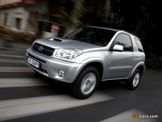 Toyota RAV4 3-door 2003–05 wallpapers (640 x 480)