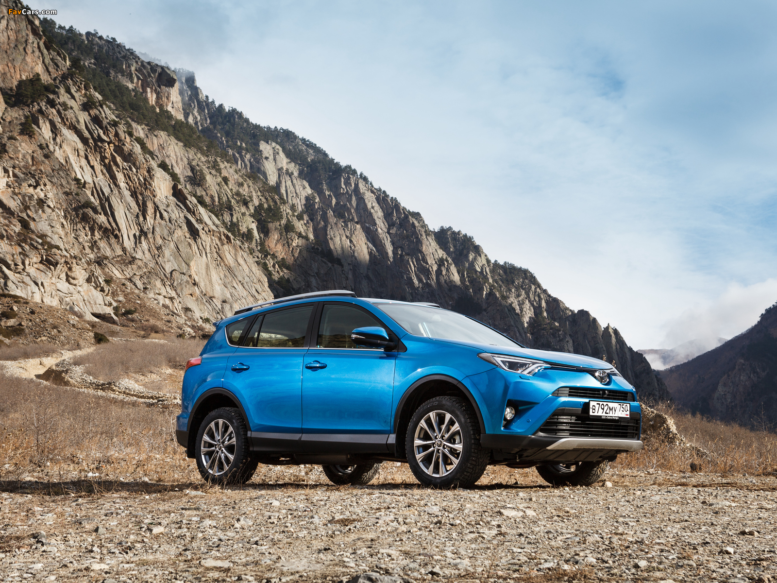 Toyota RAV4 2015 wallpapers (1600 x 1200)