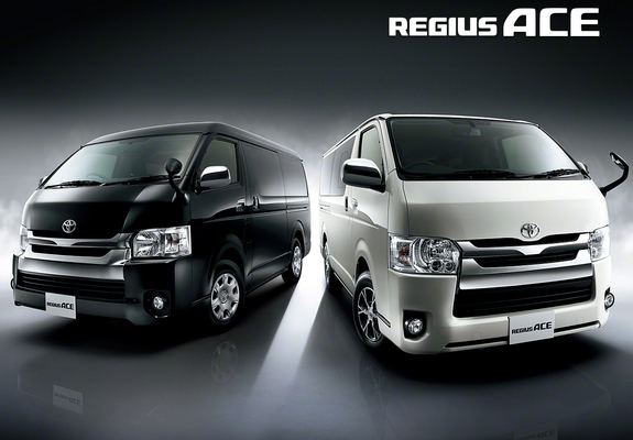 Images of Toyota Regiusace 2010–14