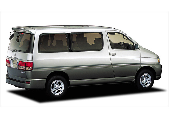 Pictures of Toyota Regius (CH40W) 1999–2002