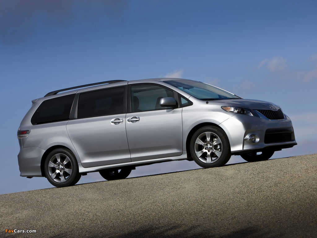 Images of Toyota Sienna SE 2010 (1024 x 768)