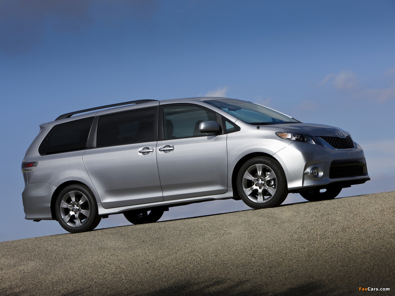 Images of Toyota Sienna SE 2010 (1280 x 960)