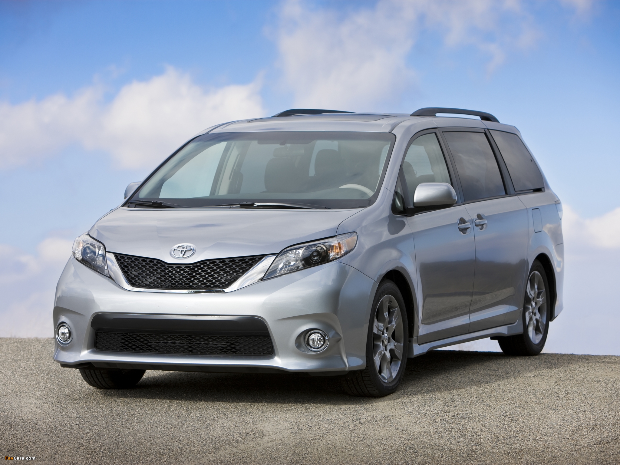 Images of Toyota Sienna SE 2010 (2048 x 1536)