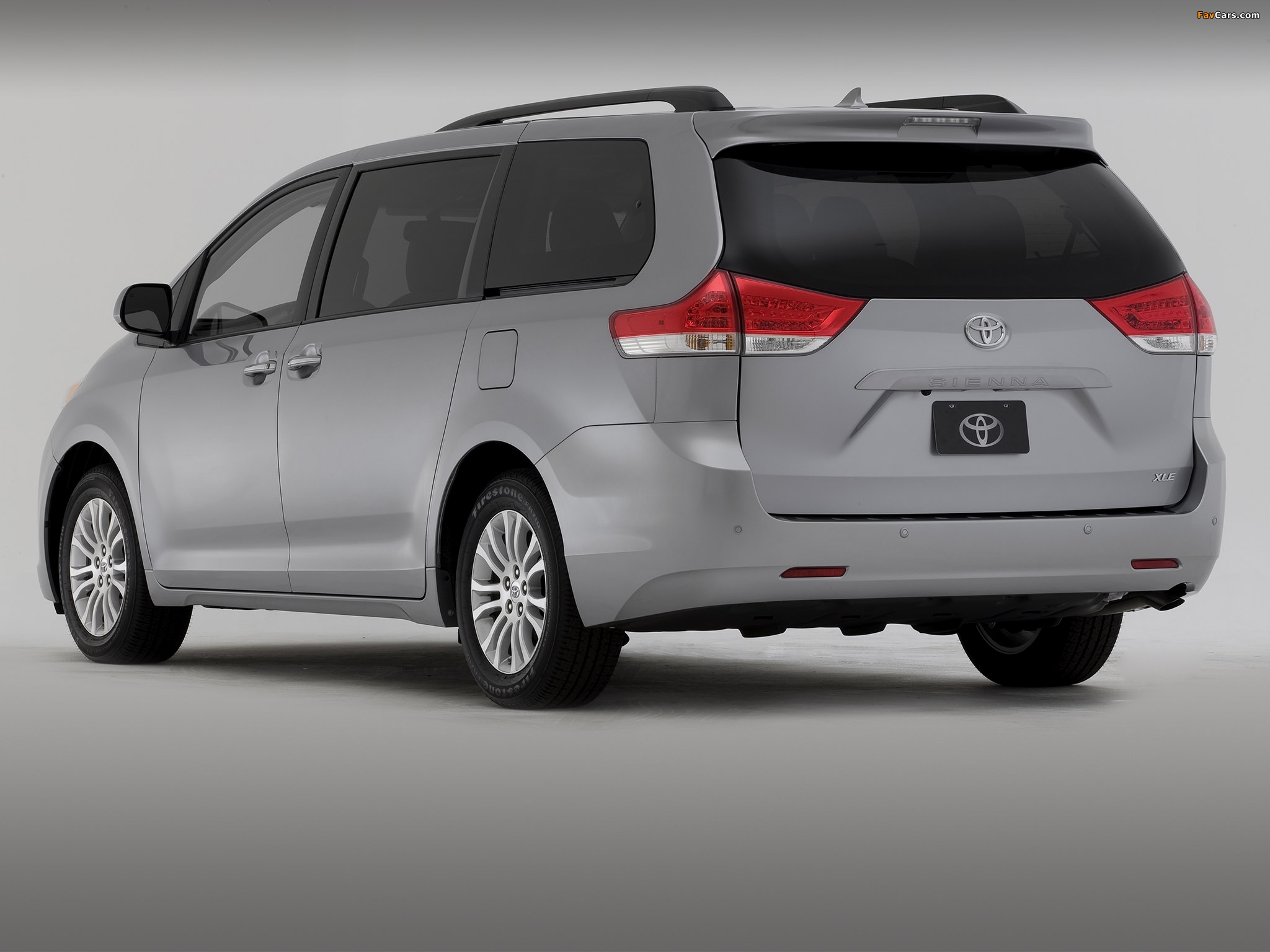 Images of Toyota Sienna 2010 (2048 x 1536)