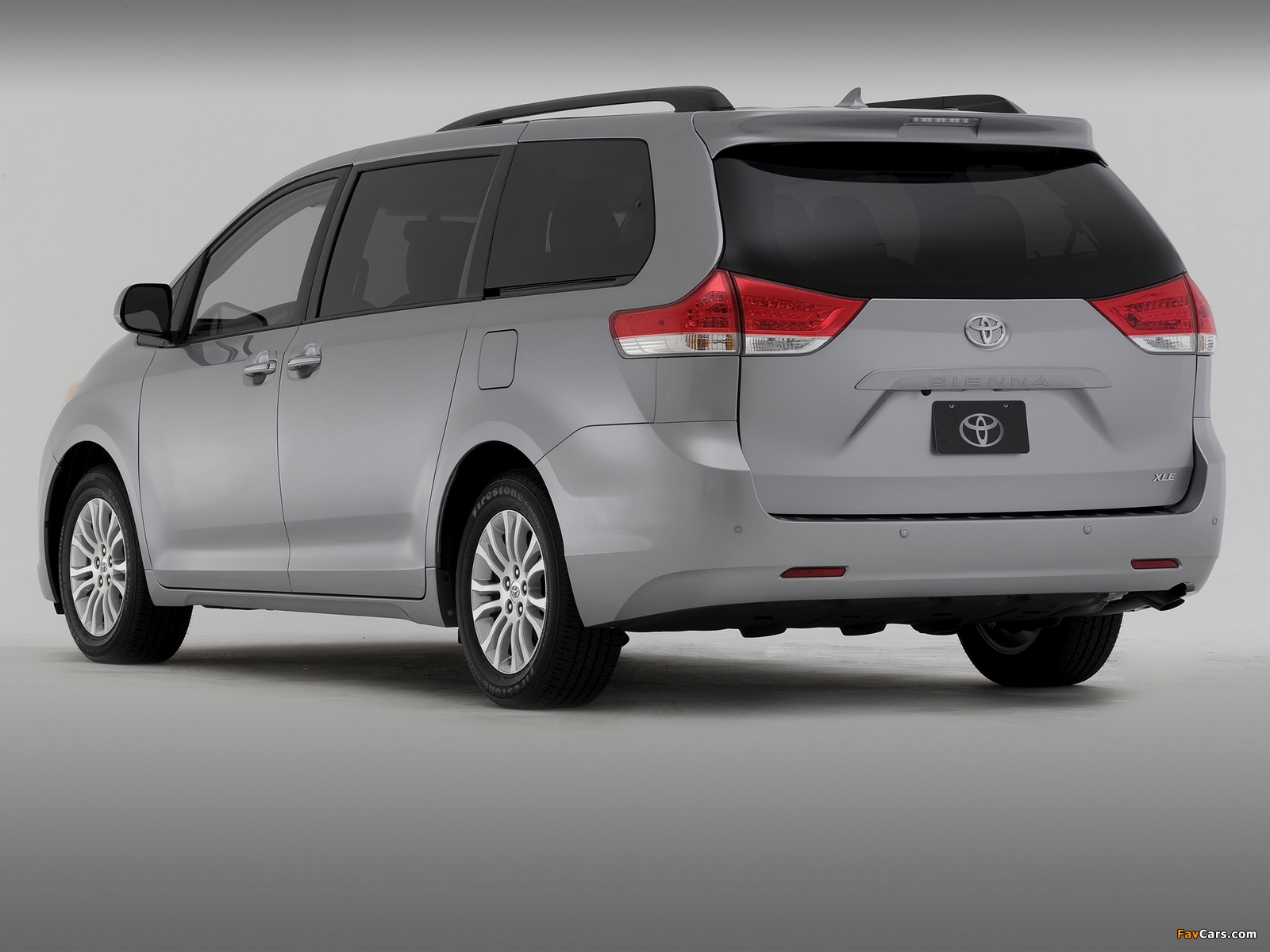 Images of Toyota Sienna 2010 (1600 x 1200)