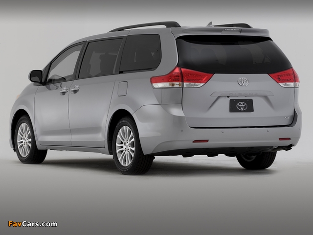 Images of Toyota Sienna 2010 (640 x 480)