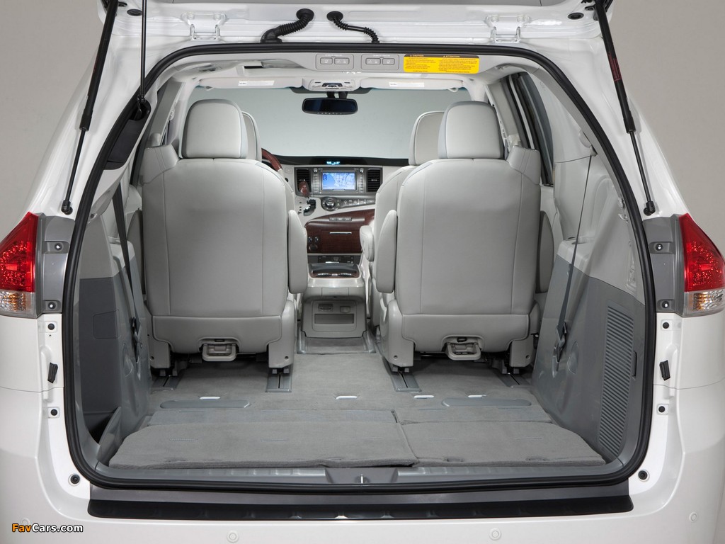 Images of Toyota Sienna 2010 (1024 x 768)