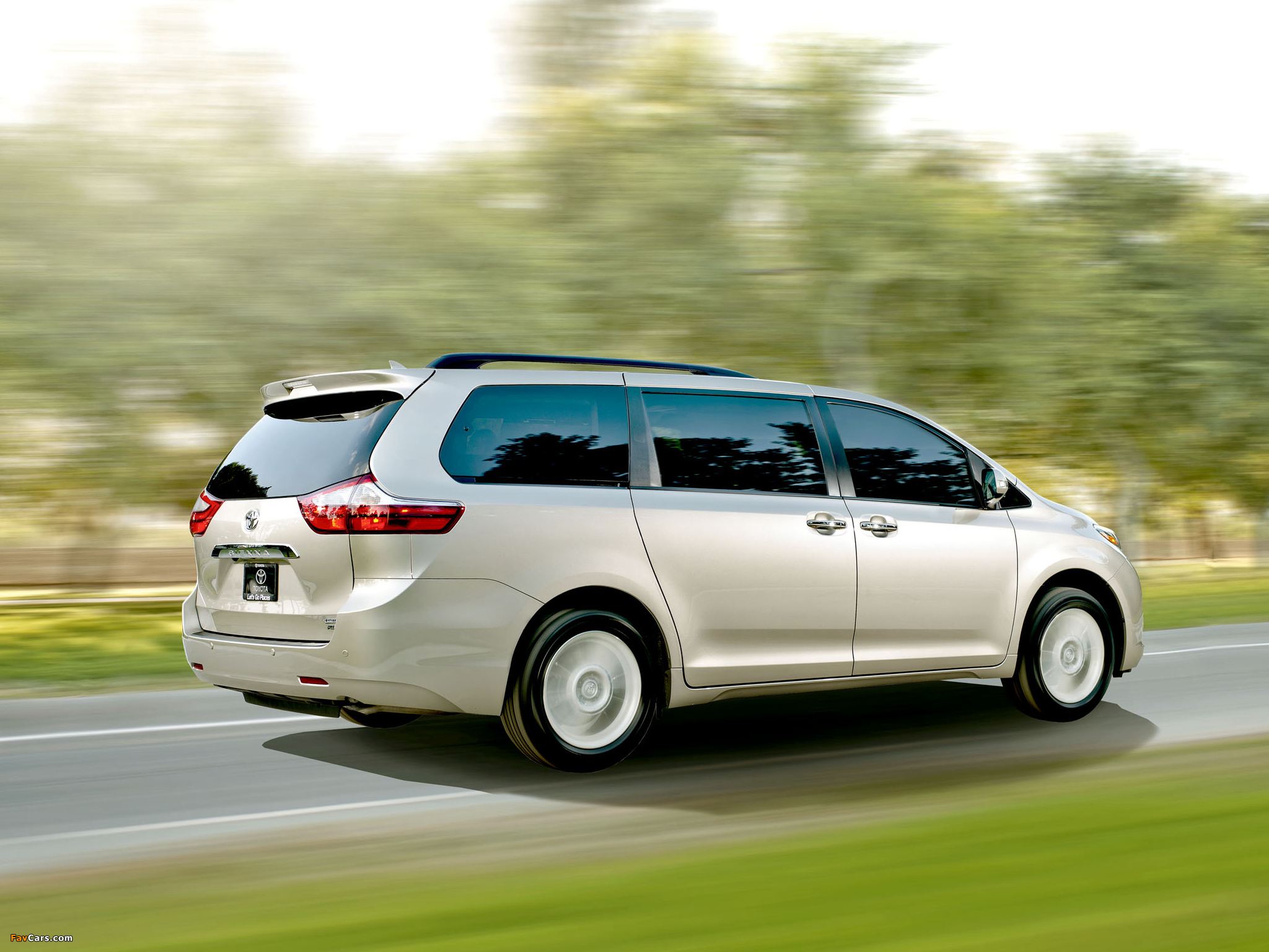 Images of 2015 Toyota Sienna 2014 (2048 x 1536)