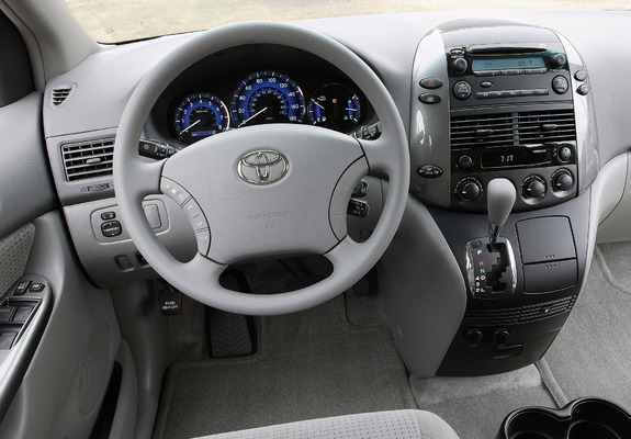 Photos of Toyota Sienna 2005–10