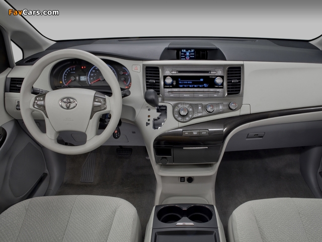 Pictures of Toyota Sienna 2010 (640 x 480)