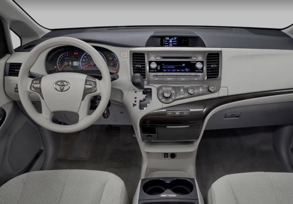 Pictures of Toyota Sienna 2010