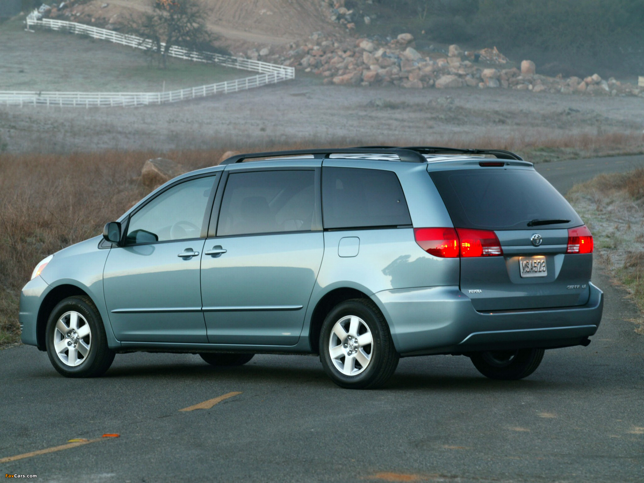 Toyota Sienna 2004–05 wallpapers (2048 x 1536)