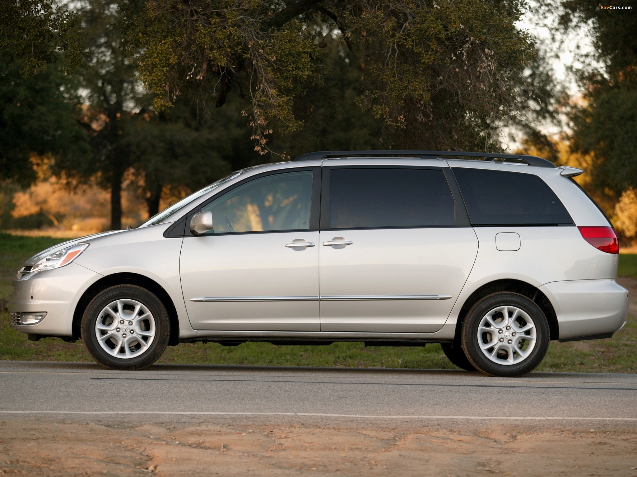 Toyota Sienna 2004–05 wallpapers (2048 x 1536)