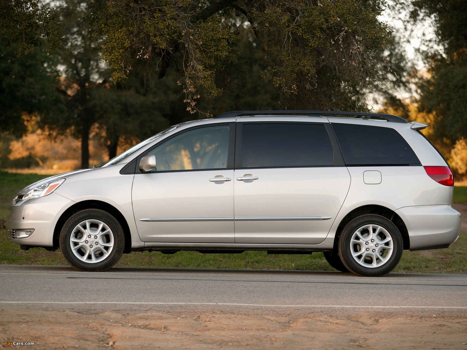 Toyota Sienna 2004–05 wallpapers (1600 x 1200)