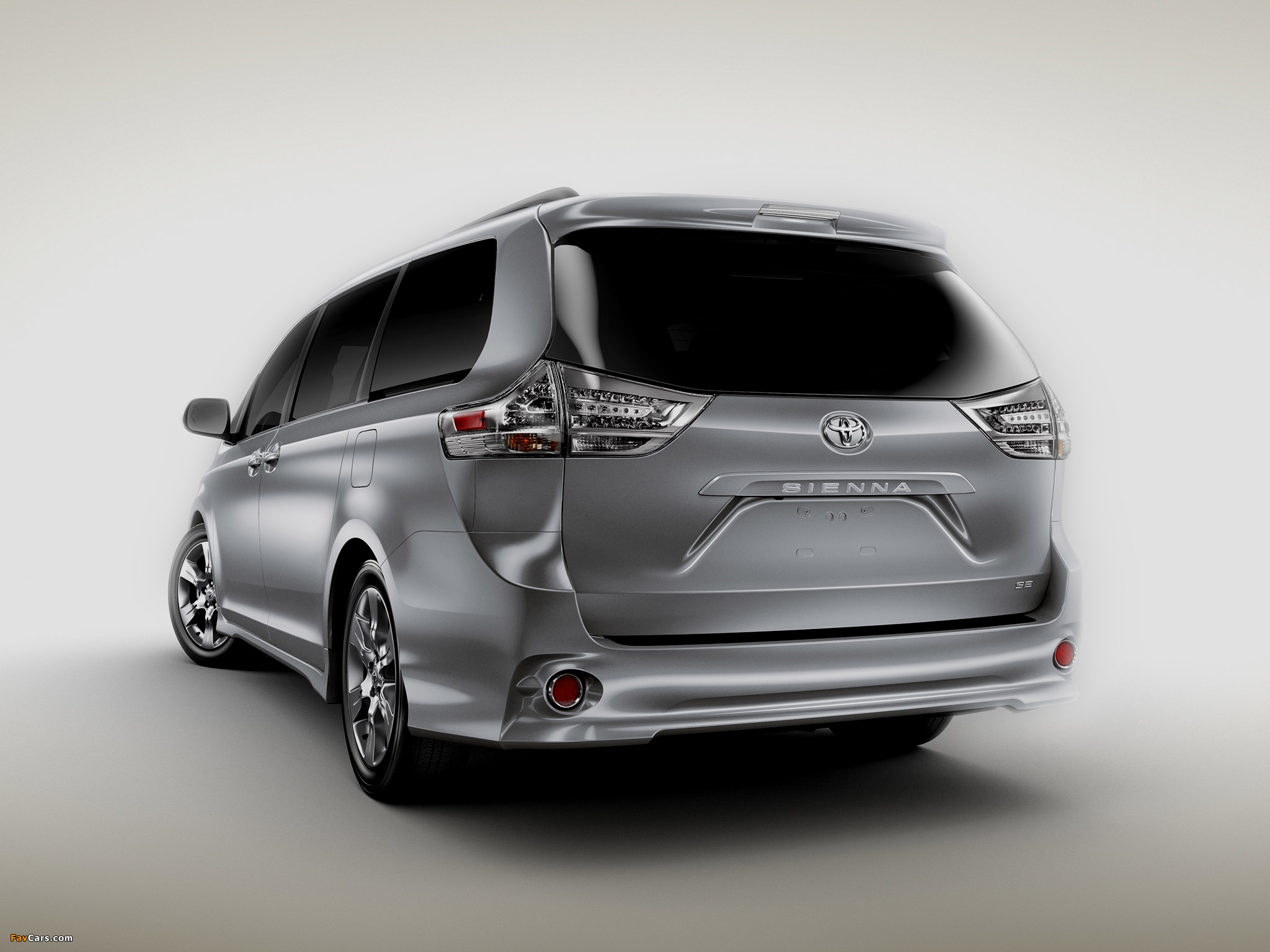 Toyota Sienna SE 2010 images (2048 x 1536)