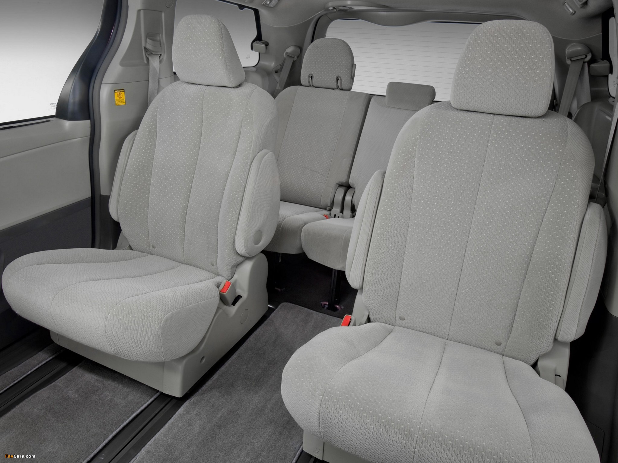 Toyota Sienna 2010 images (2048 x 1536)