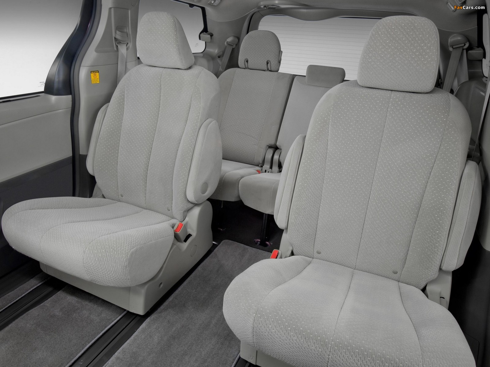 Toyota Sienna 2010 images (1600 x 1200)