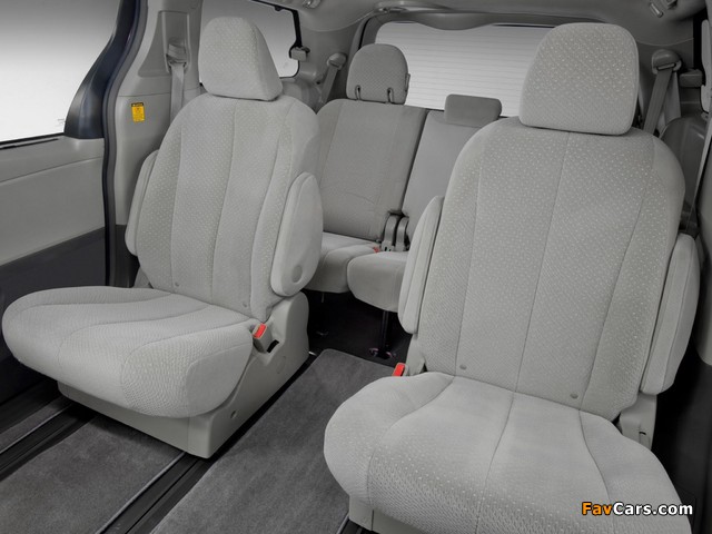 Toyota Sienna 2010 images (640 x 480)
