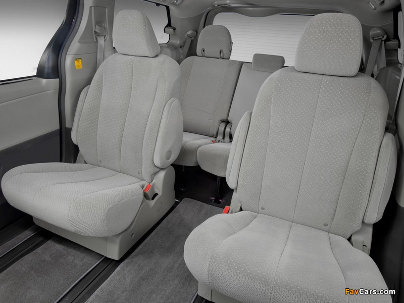 Toyota Sienna 2010 images (800 x 600)