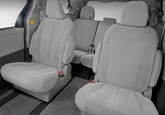 Toyota Sienna 2010 images