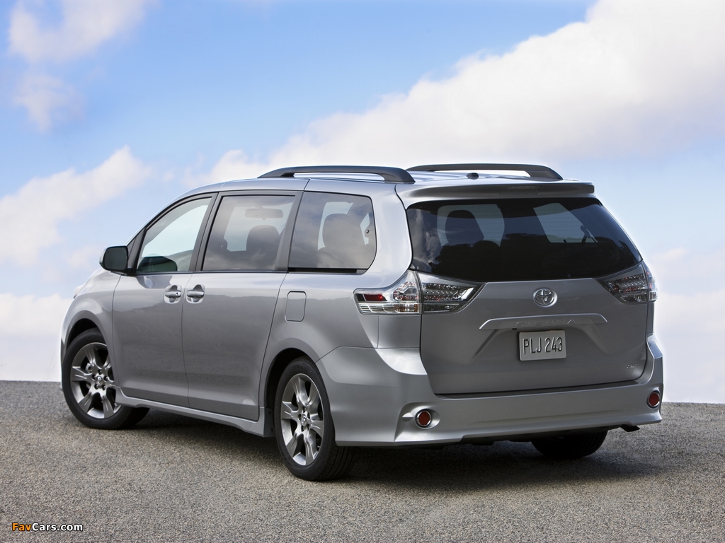 Toyota Sienna SE 2010 photos (1024 x 768)