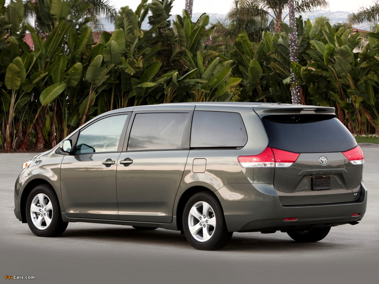 Toyota Sienna 2010 pictures (1280 x 960)