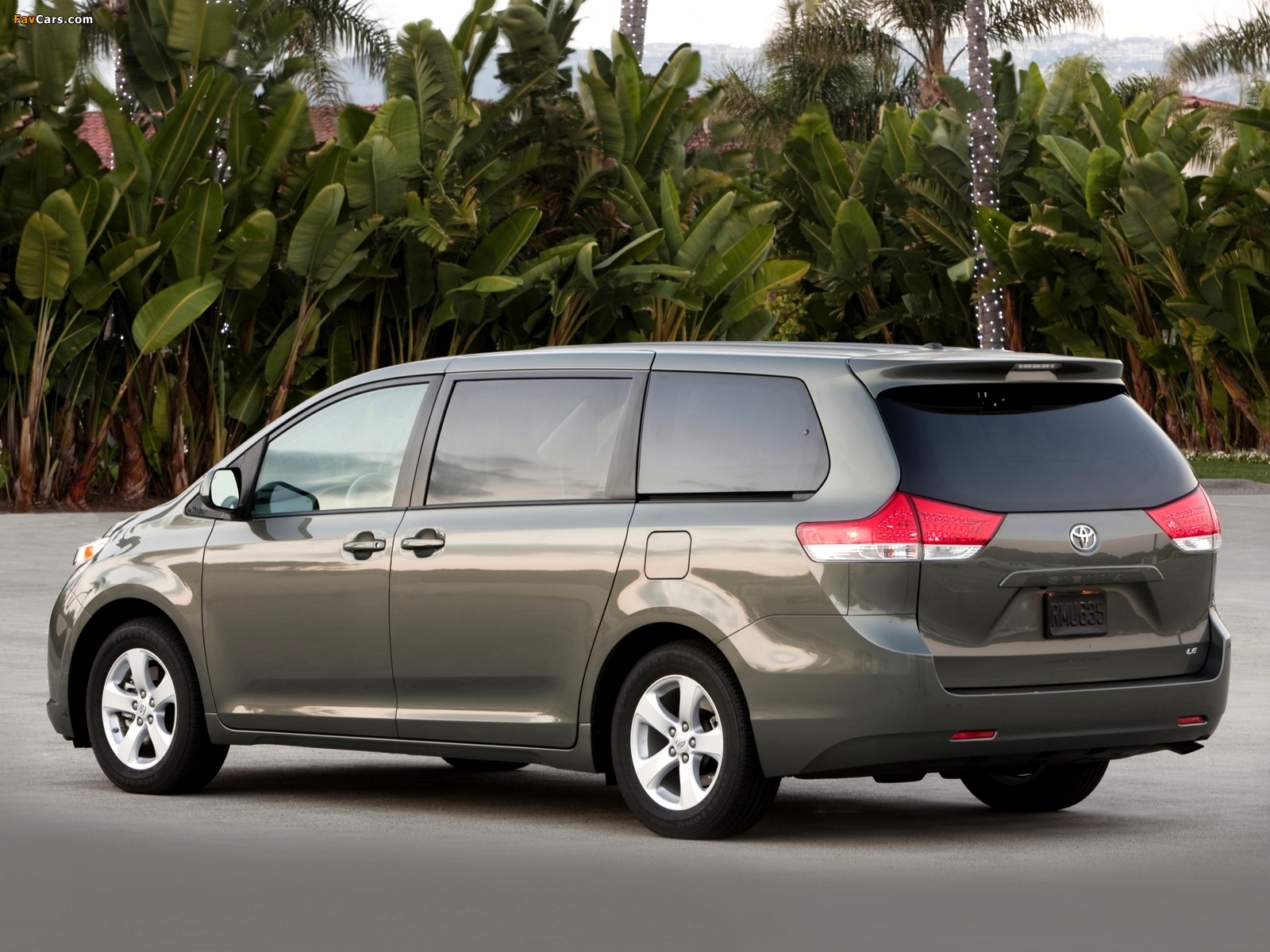 Toyota Sienna 2010 pictures (1600 x 1200)
