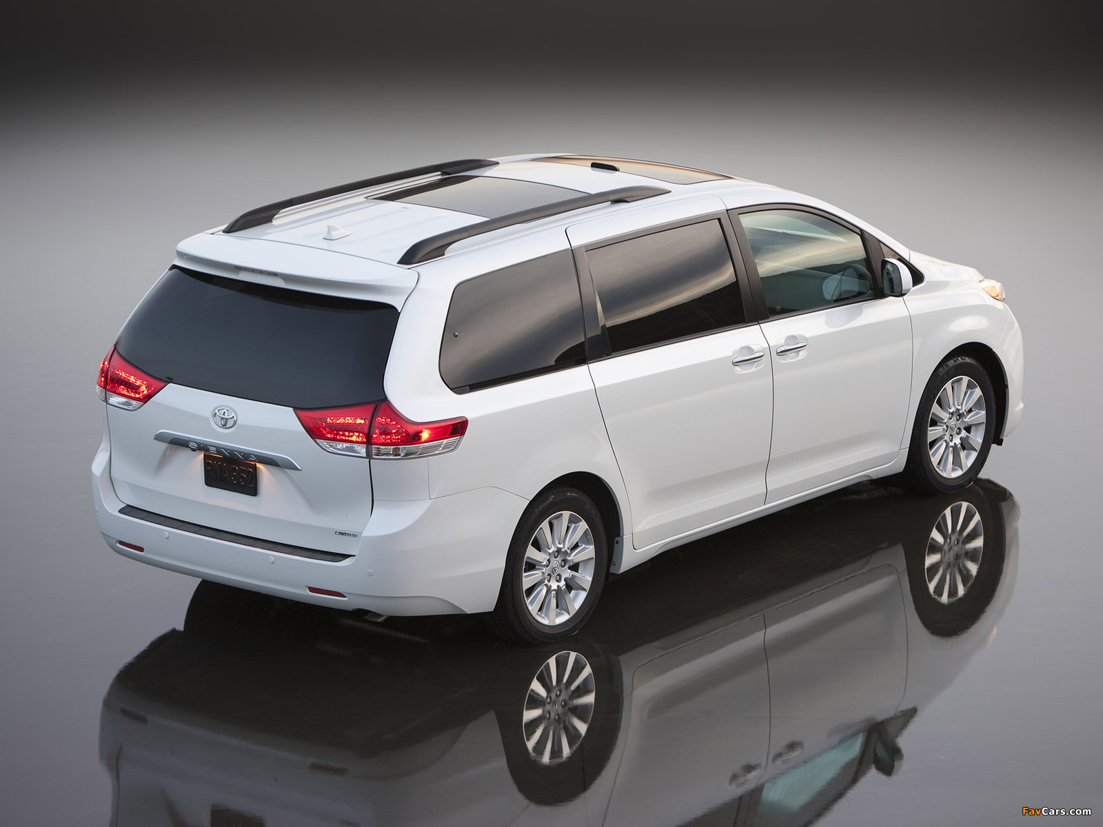 Toyota Sienna 2010 pictures (1600 x 1200)