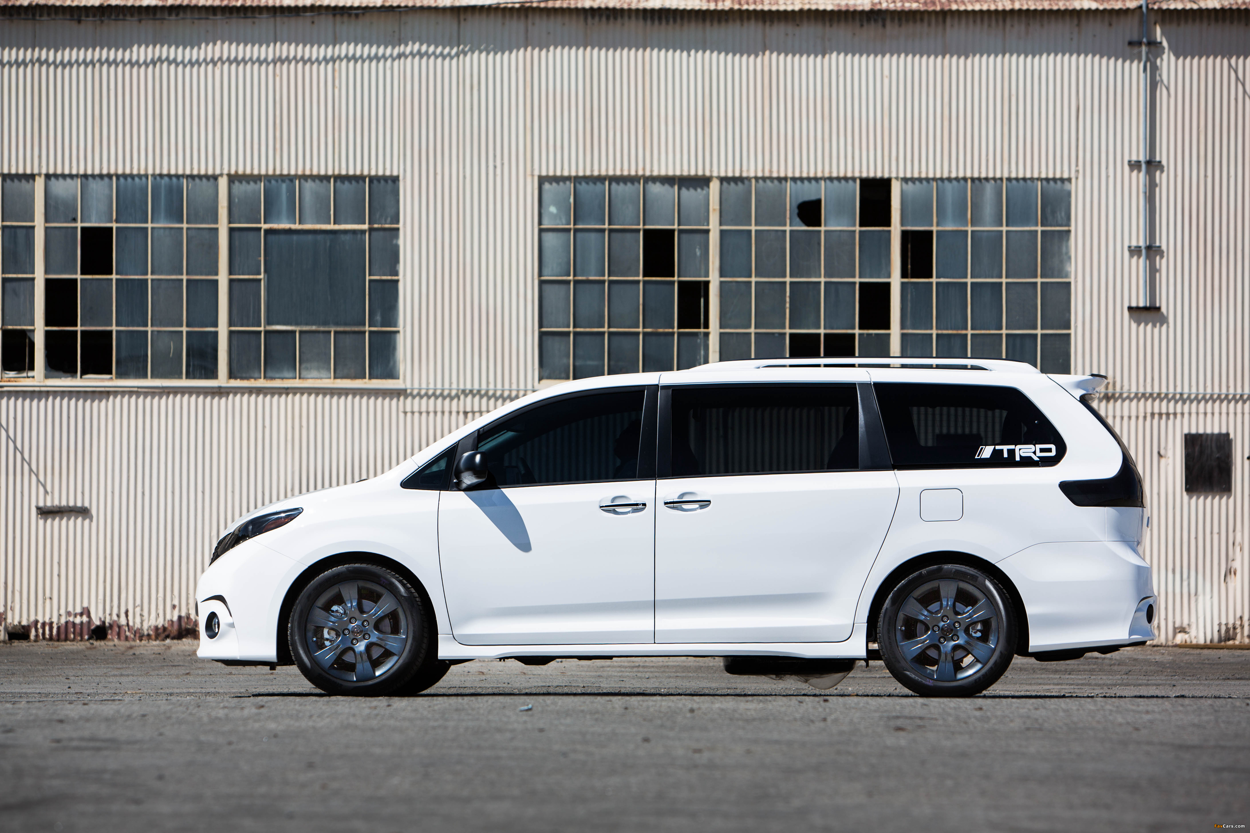 Toyota Sienna SE + Concept (XL30) 2016 wallpapers (4096 x 2731)