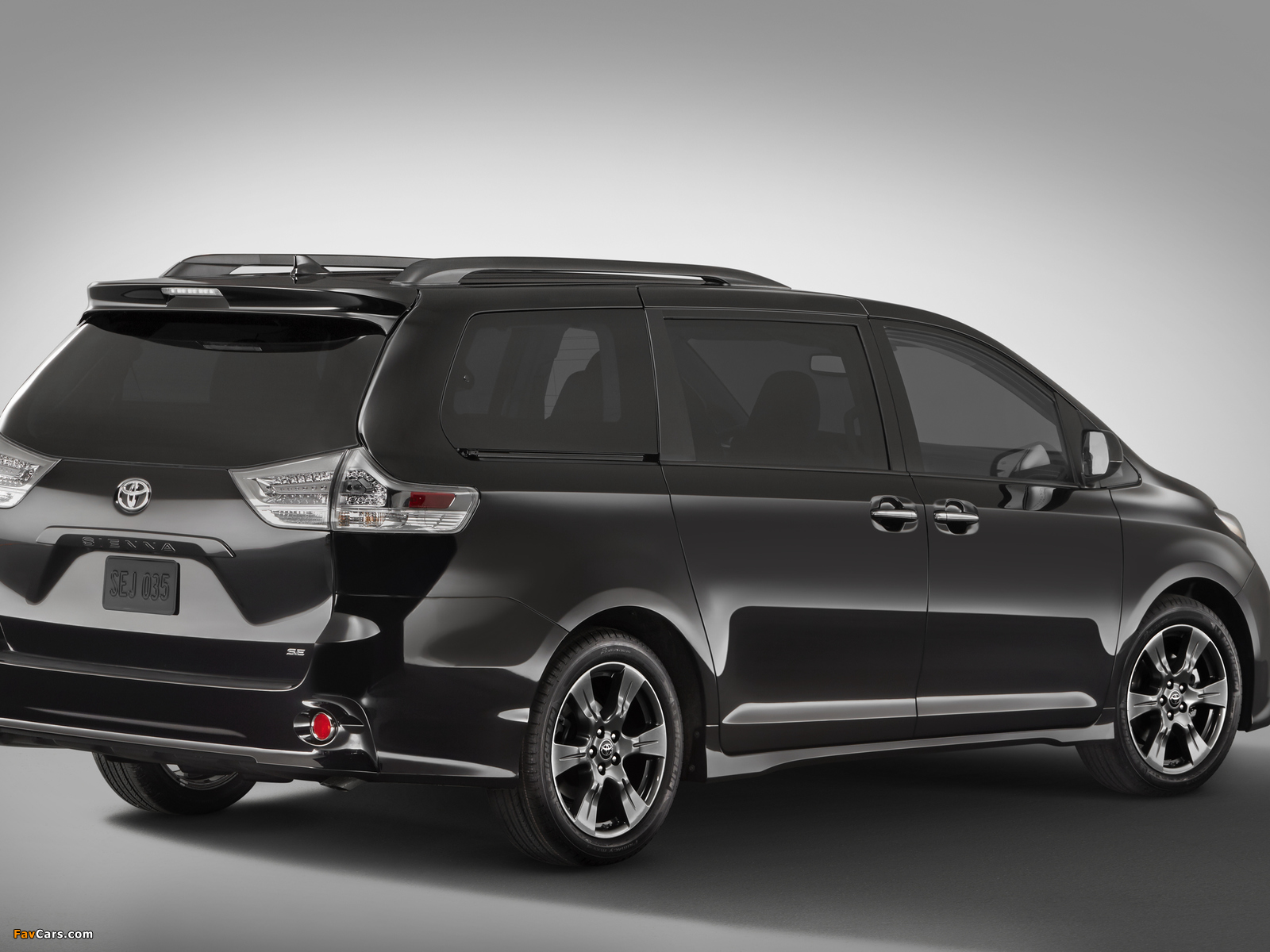 Toyota Sienna SE (XL30) 2017 images (1600 x 1200)