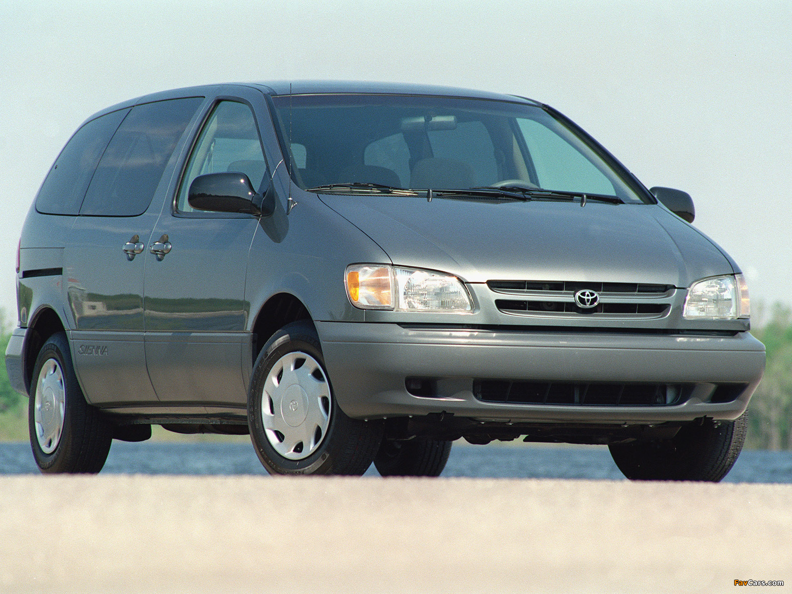 Toyota Sienna 1997–2001 wallpapers (1600 x 1200)
