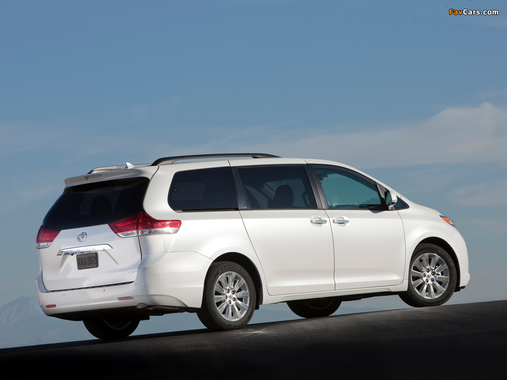 Toyota Sienna 2010 wallpapers (1024 x 768)