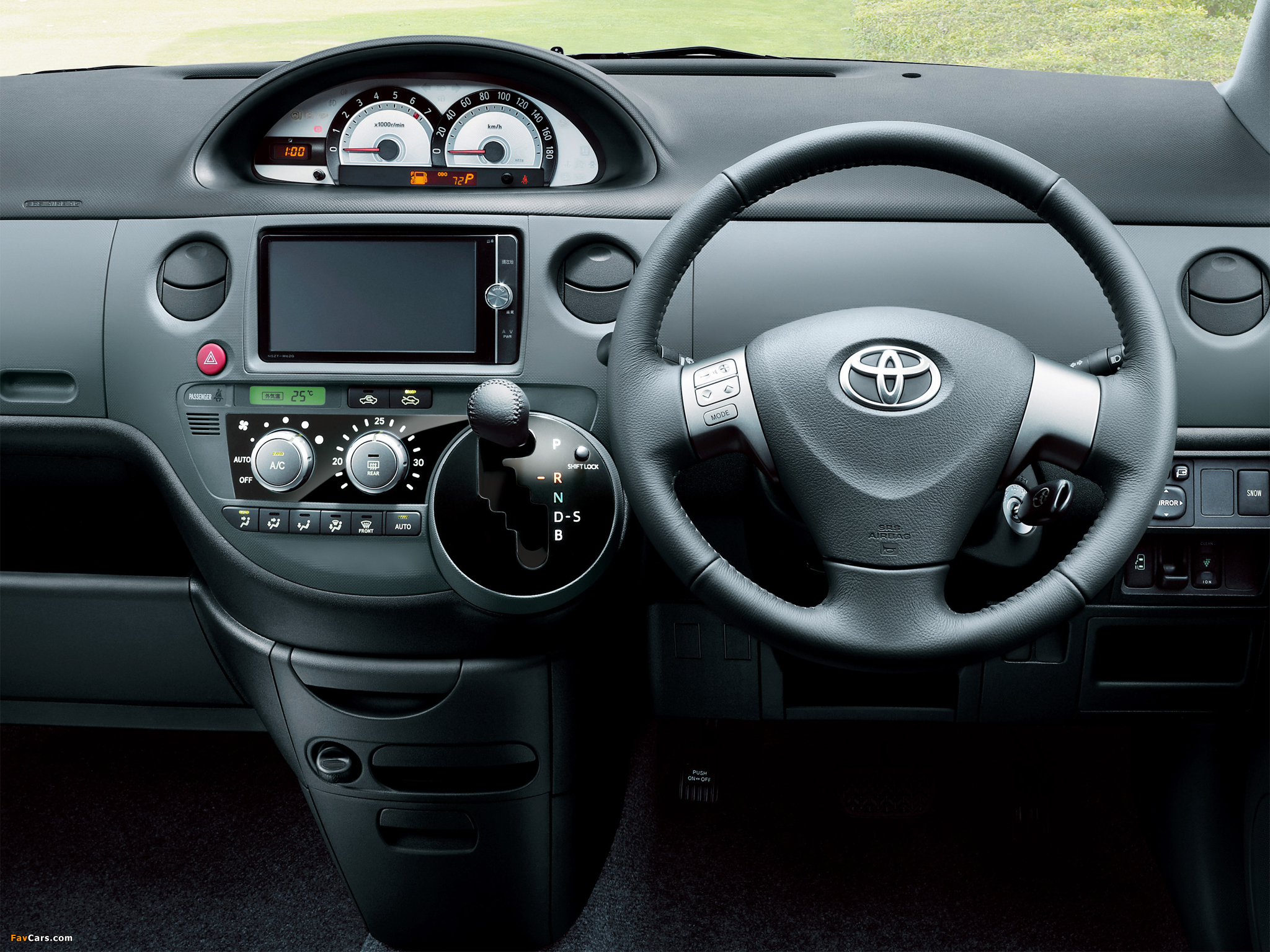 Pictures of Toyota Sienta (NCP81G) 2011 (2048 x 1536)