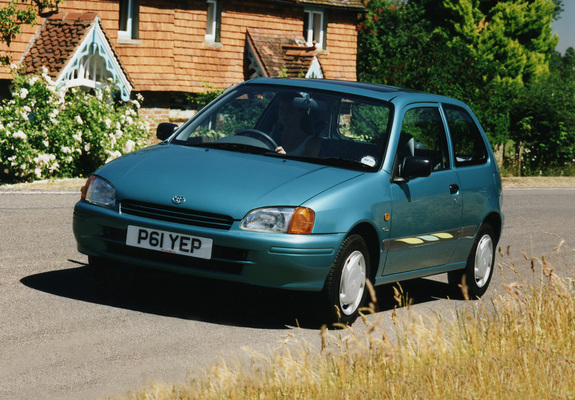 Photos of Toyota Starlet 3-door UK-spec (P90) 1996–99