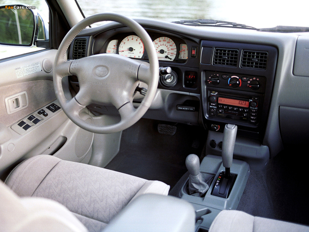 Images of TRD Toyota Tacoma PreRunner Double Cab Off-Road Edition 2001–04 (1024 x 768)