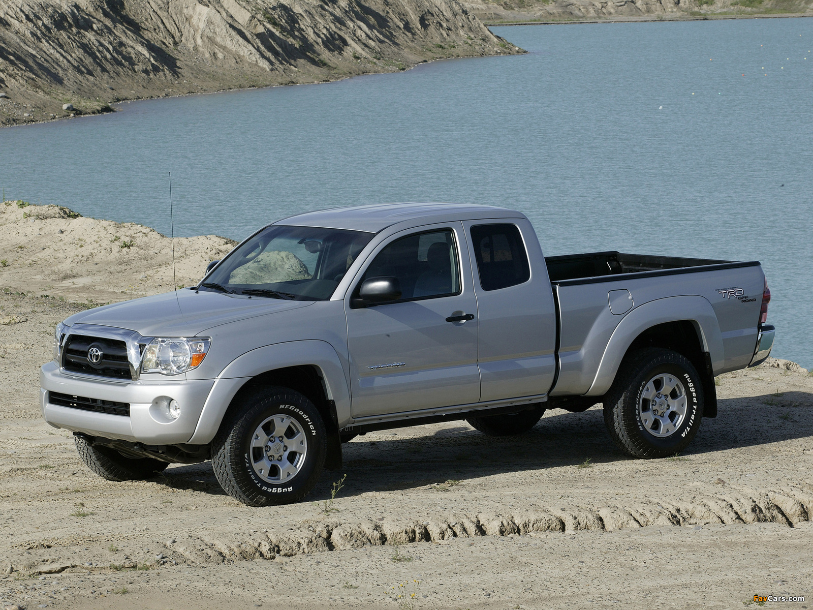 TRD Toyota Tacoma Access Cab Off-Road Edition 2005–12 wallpapers (1600 x 1200)