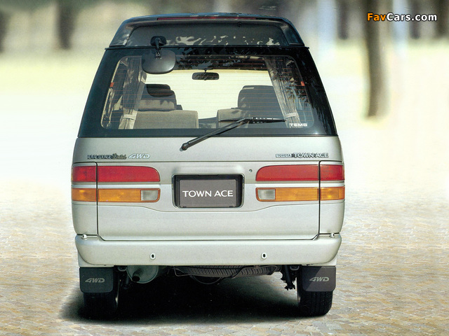 Photos of Toyota TownAce Royal Lounge Limited Skylight Roof 4WD (YR30G/CR31G) 1991–96 (640 x 480)