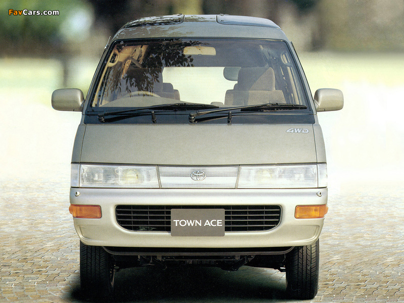 Photos of Toyota TownAce Royal Lounge Limited Skylight Roof 4WD (YR30G/CR31G) 1991–96 (800 x 600)