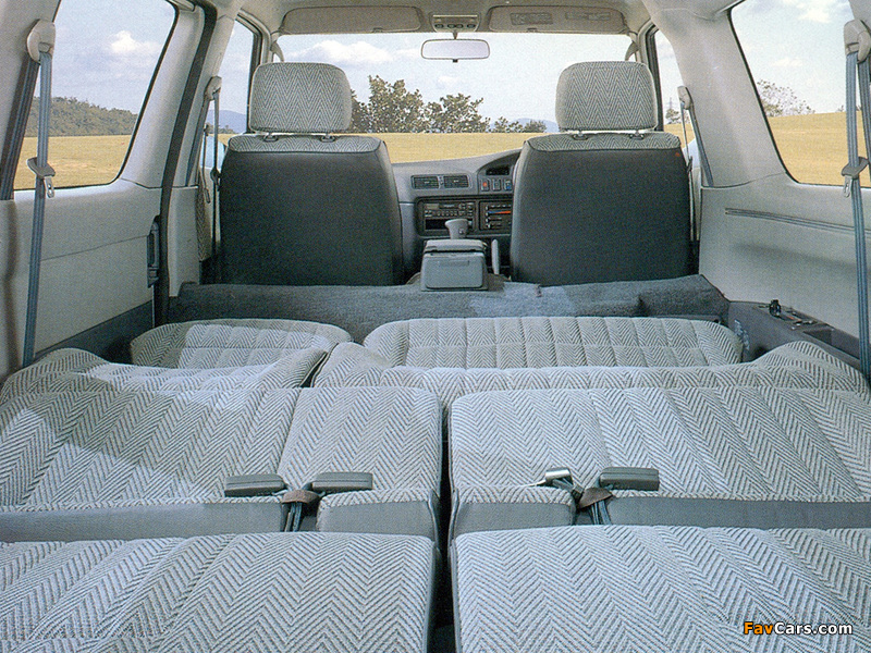 Toyota TownAce Wagon Super Extra Twin Moon Roof 4WD (YR30G/CR31G) 1993–96 wallpapers (800 x 600)