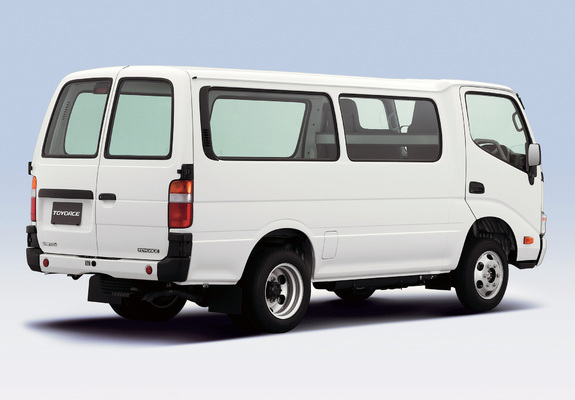 Images of Toyota Toyoace Van 2006