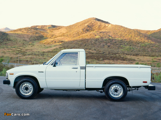 Photos of Toyota Deluxe Long Truck 2WD (RN44) 1982–83 (640 x 480)