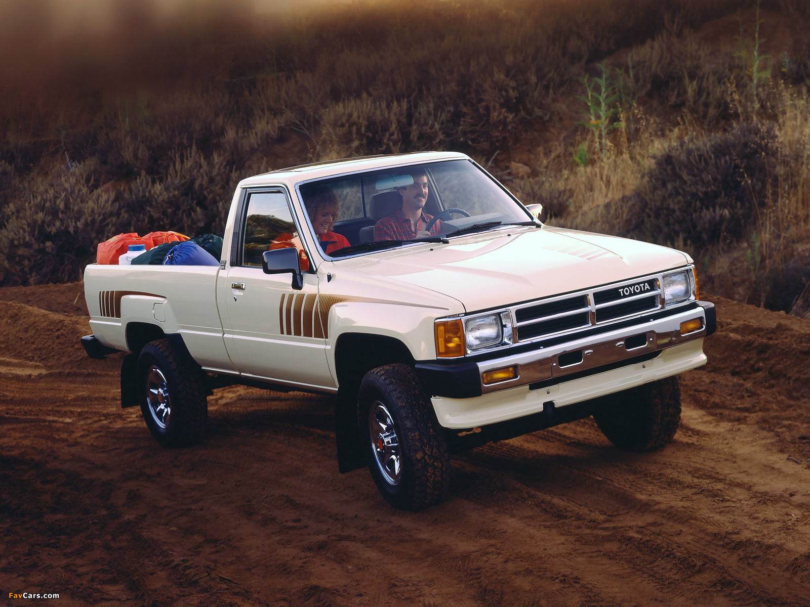 Photos of Toyota Truck Regular Cab 4WD 1986–88 (1600 x 1200)