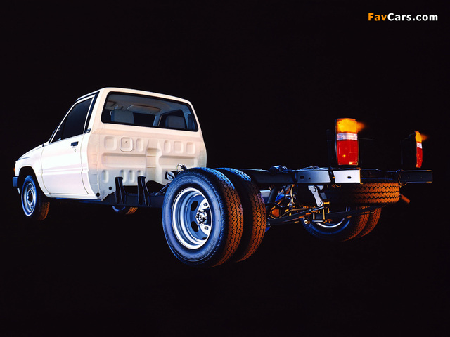 Pictures of Toyota Truck Cab/Chassis 1984–88 (640 x 480)