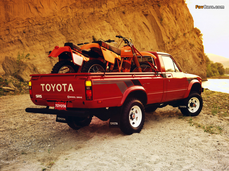 Toyota SR5 Long Sport Truck 4WD (RN48) 1982–83 images (800 x 600)