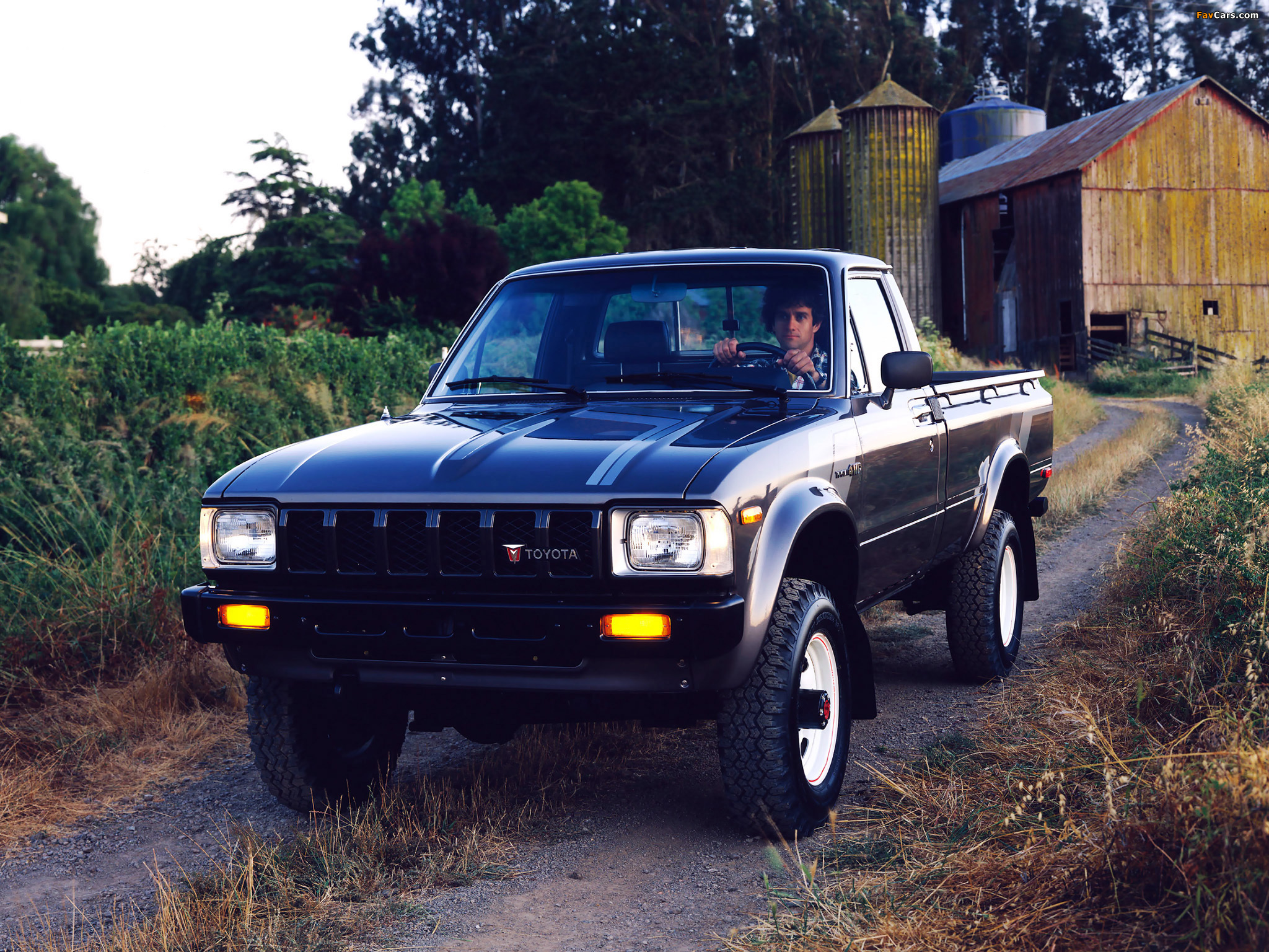 Toyota SR5 Long Sport Truck 4WD (RN48) 1982–83 photos (2048 x 1536)