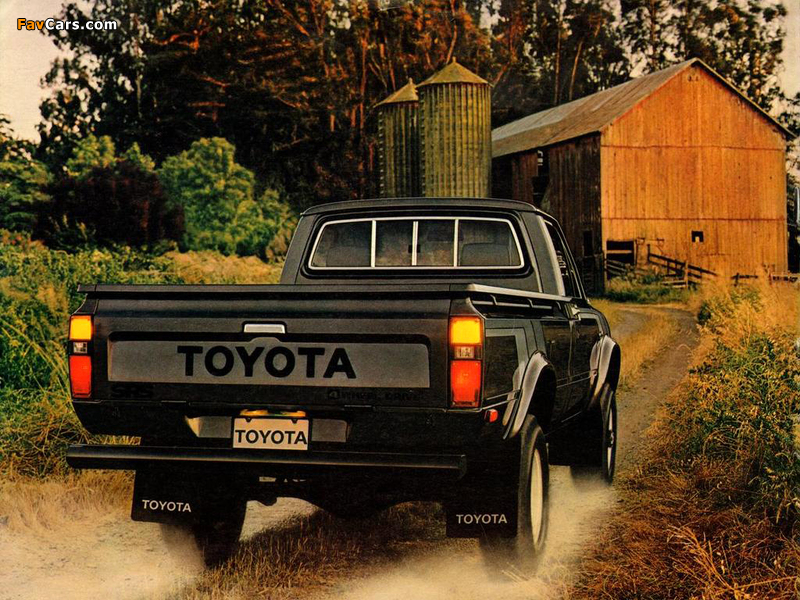 Toyota SR5 Long Sport Truck 4WD (RN48) 1982–83 pictures (800 x 600)